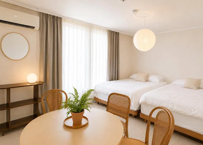 3bed, Quiet & Cozy In Jongno, Hyehwa Oda ve Kahvaltı *
