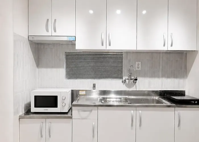 3bed, Quiet & Cozy In Jongno, Hyehwa