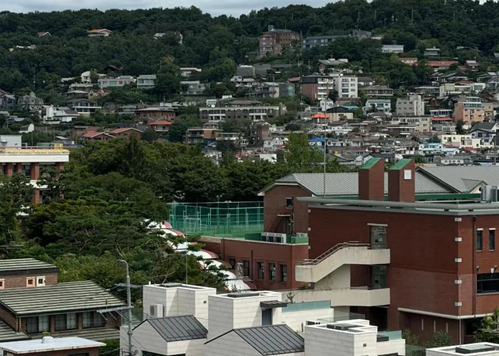 3bed, Quiet & Cozy In Jongno, Hyehwa
